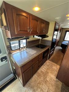 2013 Jayco MELBOURNE CLASS C MOTOR HOME 30 FT   - Photo 10 - Fort Myers, FL 33905