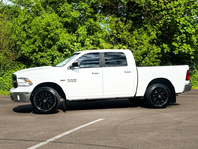 2014 RAM 1500 SLT , HEMI Engine ! pickup Truck  4X4