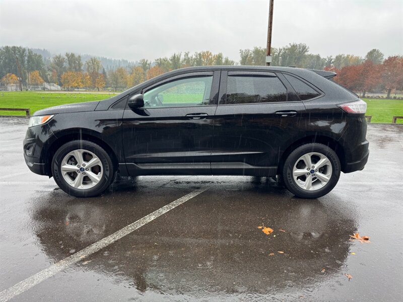 2017 Ford Edge SE AWD SUV  Clean title , Low Miles !
