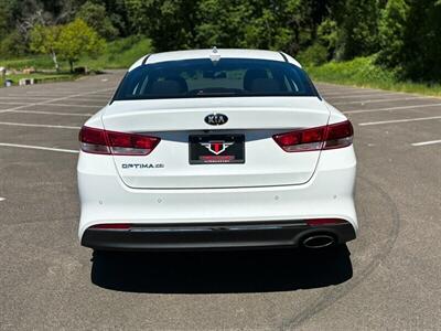 2017 Kia Optima LX   - Photo 4 - Gladstone, OR 97027