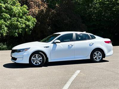 2017 Kia Optima LX   - Photo 2 - Gladstone, OR 97027