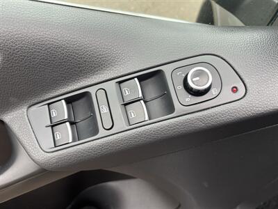 2015 Volkswagen Tiguan SE 4Motion (AWD ) Fully Loaded ! - Photo 8 - Gladstone, OR 97027