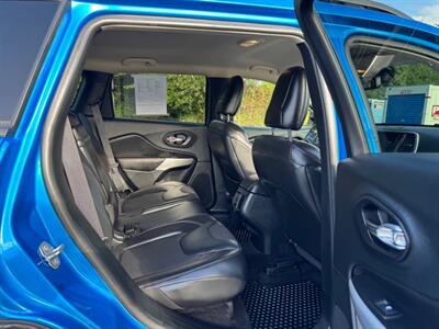 2018 Jeep Cherokee Trailhawk SUV  4X4 , Low Miles ! - Photo 12 - Gladstone, OR 97027