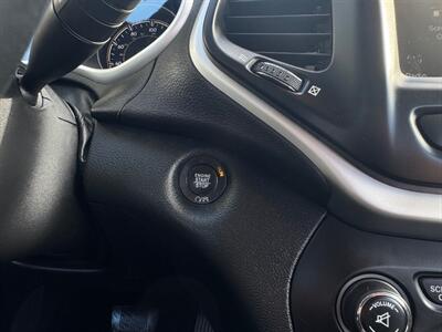 2018 Jeep Cherokee Trailhawk SUV  4X4 , Low Miles ! - Photo 22 - Gladstone, OR 97027