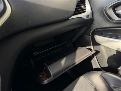 2018 Jeep Cherokee Trailhawk SUV  4X4 , Low Miles ! - Photo 47 - Gladstone, OR 97027