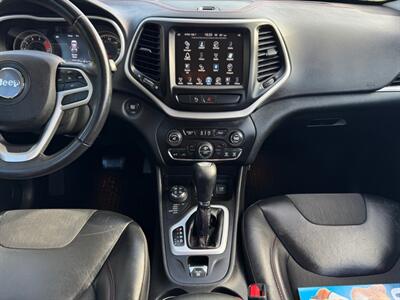 2018 Jeep Cherokee Trailhawk SUV  4X4 , Low Miles ! - Photo 17 - Gladstone, OR 97027