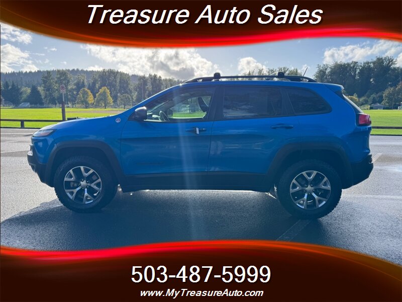 2018 Jeep Cherokee Trailhawk SUV  4X4 , Low Miles !