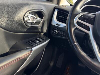 2018 Jeep Cherokee Trailhawk SUV  4X4 , Low Miles ! - Photo 42 - Gladstone, OR 97027