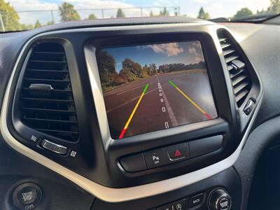 2018 Jeep Cherokee Trailhawk SUV  4X4 , Low Miles ! - Photo 19 - Gladstone, OR 97027