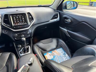 2018 Jeep Cherokee Trailhawk SUV  4X4 , Low Miles ! - Photo 16 - Gladstone, OR 97027