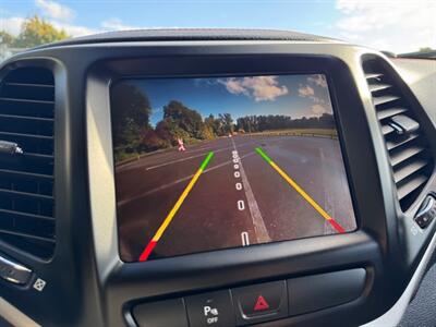 2018 Jeep Cherokee Trailhawk SUV  4X4 , Low Miles ! - Photo 46 - Gladstone, OR 97027