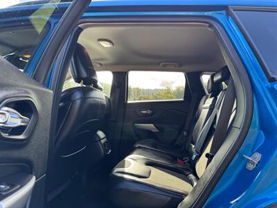 2018 Jeep Cherokee Trailhawk SUV  4X4 , Low Miles ! - Photo 10 - Gladstone, OR 97027