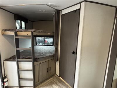 2021 SHADOW CRUISER 277BHS Travel Trailer - Photo 17 - Gladstone, OR 97027