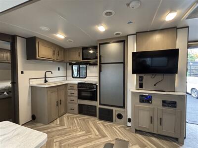 2021 SHADOW CRUISER 277BHS Travel Trailer - Photo 16 - Gladstone, OR 97027