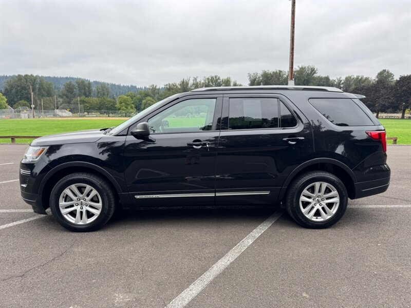 2019 Ford Explorer XLT , SUV  Fully Loaded ! 3rd row seats !
