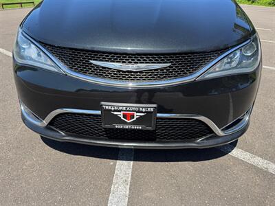 2017 Chrysler Pacifica Touring Plus Van , Clean title  Loaded ! - Photo 28 - Gladstone, OR 97027