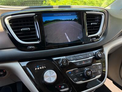 2017 Chrysler Pacifica Touring Plus Van , Clean title  Loaded ! - Photo 21 - Gladstone, OR 97027