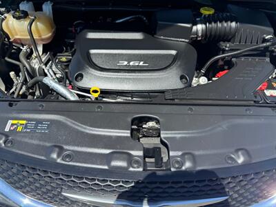 2017 Chrysler Pacifica Touring Plus Van , Clean title  Loaded ! - Photo 46 - Gladstone, OR 97027