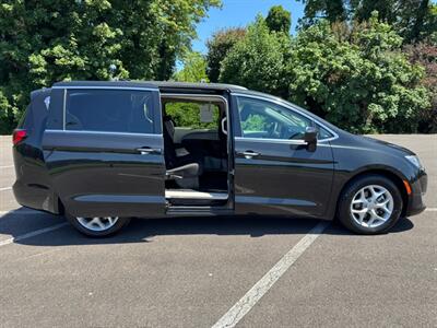 2017 Chrysler Pacifica Touring Plus Van , Clean title  Loaded ! - Photo 40 - Gladstone, OR 97027
