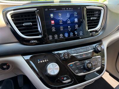 2017 Chrysler Pacifica Touring Plus Van , Clean title  Loaded ! - Photo 20 - Gladstone, OR 97027