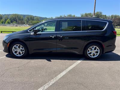 2017 Chrysler Pacifica Touring Plus Van , Clean title  Loaded ! - Photo 2 - Gladstone, OR 97027