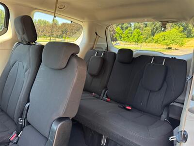 2017 Chrysler Pacifica Touring Plus Van , Clean title  Loaded ! - Photo 11 - Gladstone, OR 97027