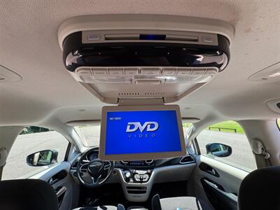 2017 Chrysler Pacifica Touring Plus Van , Clean title  Loaded ! - Photo 15 - Gladstone, OR 97027