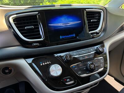 2017 Chrysler Pacifica Touring Plus Van , Clean title  Loaded ! - Photo 73 - Gladstone, OR 97027