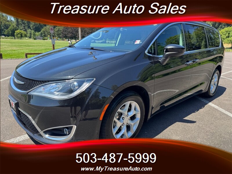 2017 Chrysler Pacifica Touring Plus Van , Clean title  Loaded ! - Photo 1 - Gladstone, OR 97027