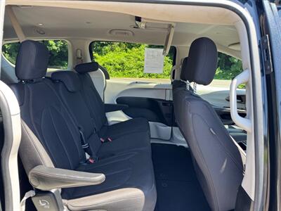 2017 Chrysler Pacifica Touring Plus Van , Clean title  Loaded ! - Photo 13 - Gladstone, OR 97027