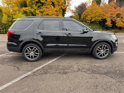 2016 Ford Explorer Sport  3rd row seats ! - Photo 6 - Gladstone, OR 97027