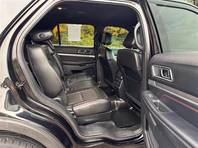 2016 Ford Explorer Sport  3rd row seats ! - Photo 13 - Gladstone, OR 97027