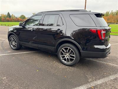 2016 Ford Explorer Sport  3rd row seats ! - Photo 3 - Gladstone, OR 97027