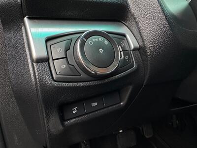 2016 Ford Explorer Sport  3rd row seats ! - Photo 38 - Gladstone, OR 97027