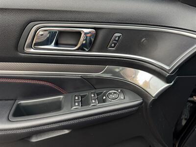 2016 Ford Explorer Sport  3rd row seats ! - Photo 37 - Gladstone, OR 97027