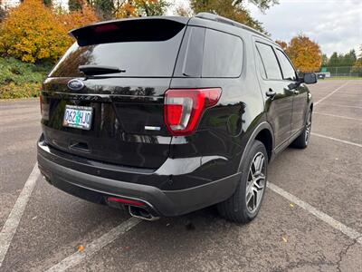 2016 Ford Explorer Sport  3rd row seats ! - Photo 5 - Gladstone, OR 97027