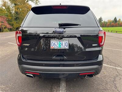 2016 Ford Explorer Sport  3rd row seats ! - Photo 4 - Gladstone, OR 97027
