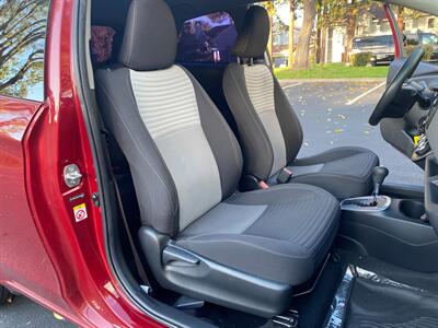 2018 Toyota Yaris 3-Door L  AT !!!!! ONLY 31 MILES !!!!! - Photo 4 - Fremont, CA 94536