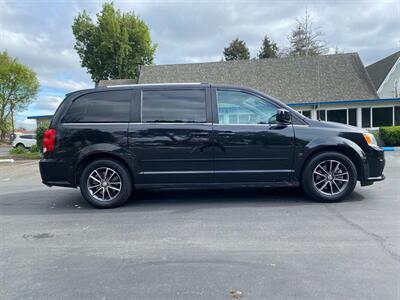 2017 Dodge Grand Caravan SXT   - Photo 12 - Fremont, CA 94536