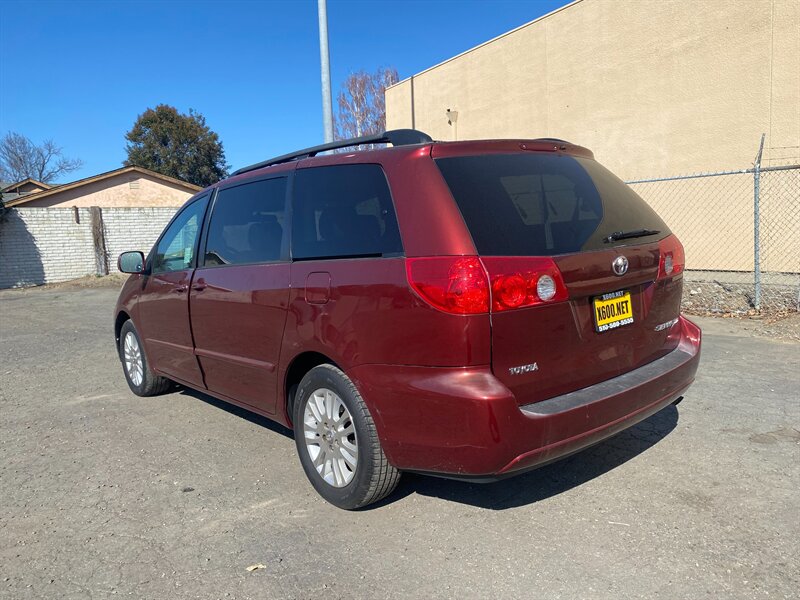 2008 Toyota Sienna XLE  