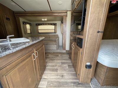 2016 KEYSTONE RV LAREDO 25BH   - Photo 13 - Waco, TX 76712