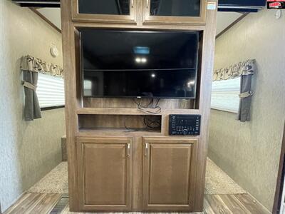 2016 KEYSTONE RV LAREDO 25BH   - Photo 14 - Waco, TX 76712