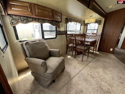 2013 KEYSTONE RV COUGAR 32SAB   - Photo 15 - Waco, TX 76712