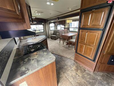 2013 KEYSTONE RV COUGAR 32SAB   - Photo 8 - Waco, TX 76712