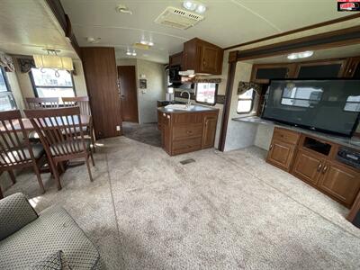 2013 KEYSTONE RV COUGAR 32SAB   - Photo 14 - Waco, TX 76712