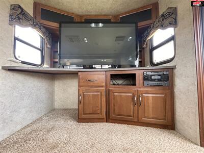 2013 KEYSTONE RV COUGAR 32SAB   - Photo 16 - Waco, TX 76712