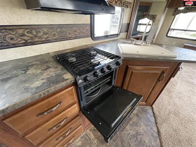 2013 KEYSTONE RV COUGAR 32SAB   - Photo 19 - Waco, TX 76712