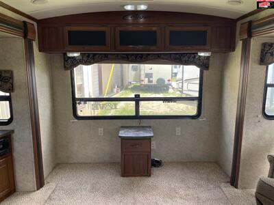 2013 KEYSTONE RV COUGAR 32SAB   - Photo 11 - Waco, TX 76712