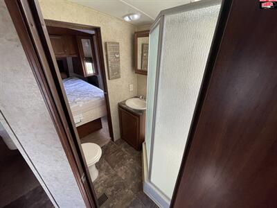 2013 KEYSTONE RV COUGAR 32SAB   - Photo 22 - Waco, TX 76712