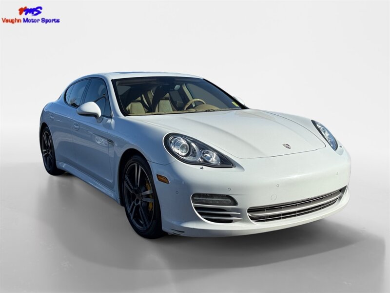 2013 Porsche Panamera 4  